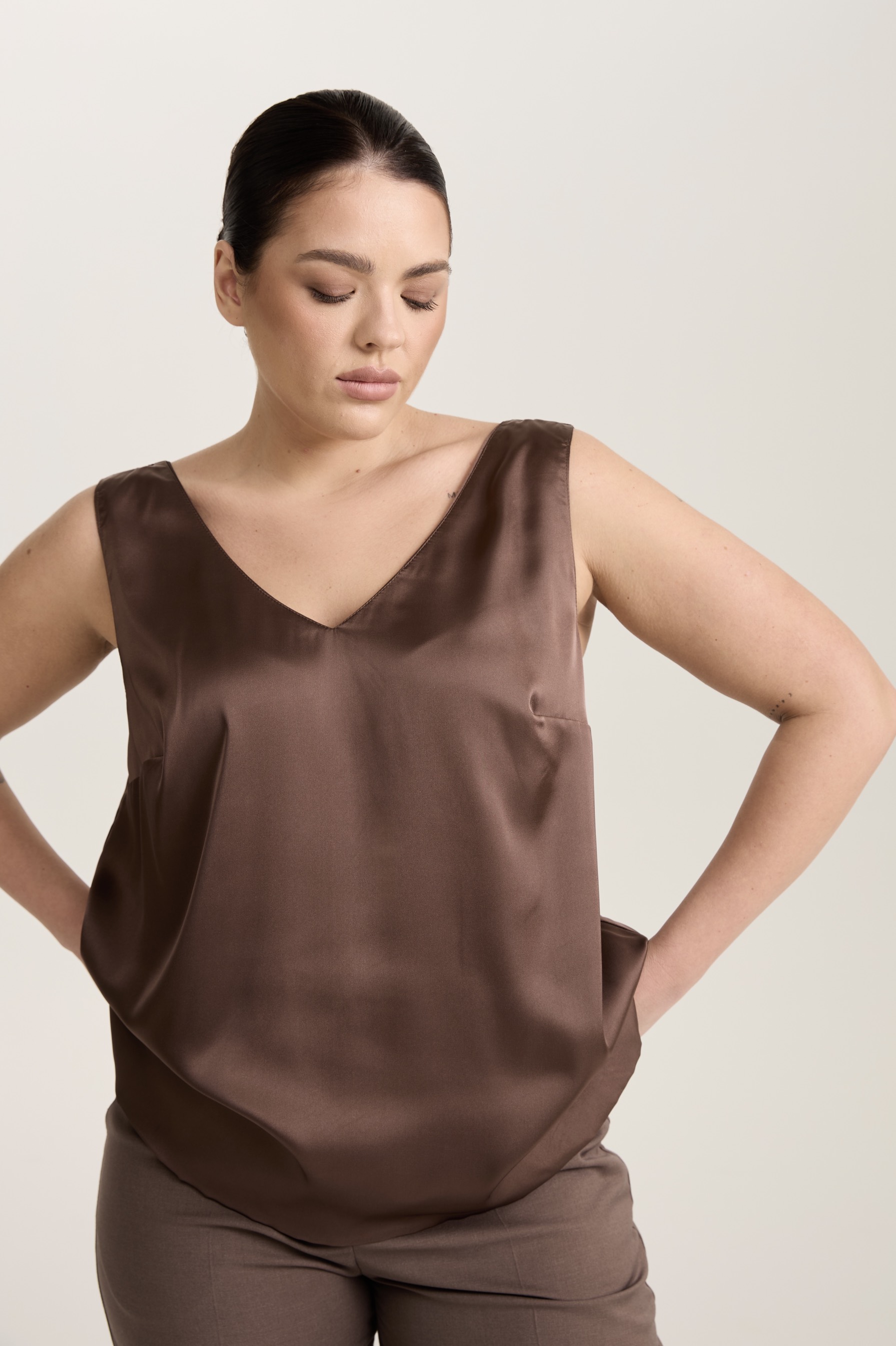 Топ двухслойный на широких бретелях, мокко