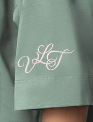 Платье из премиального хлопка с вышивкой на рукаве  D42.090 (130875)