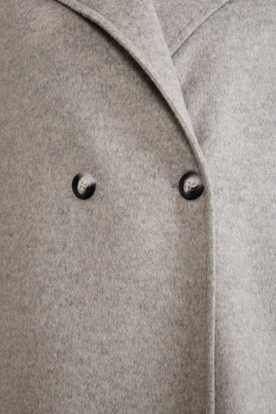 Пальто двубортное с отстрочкой, светло-серый