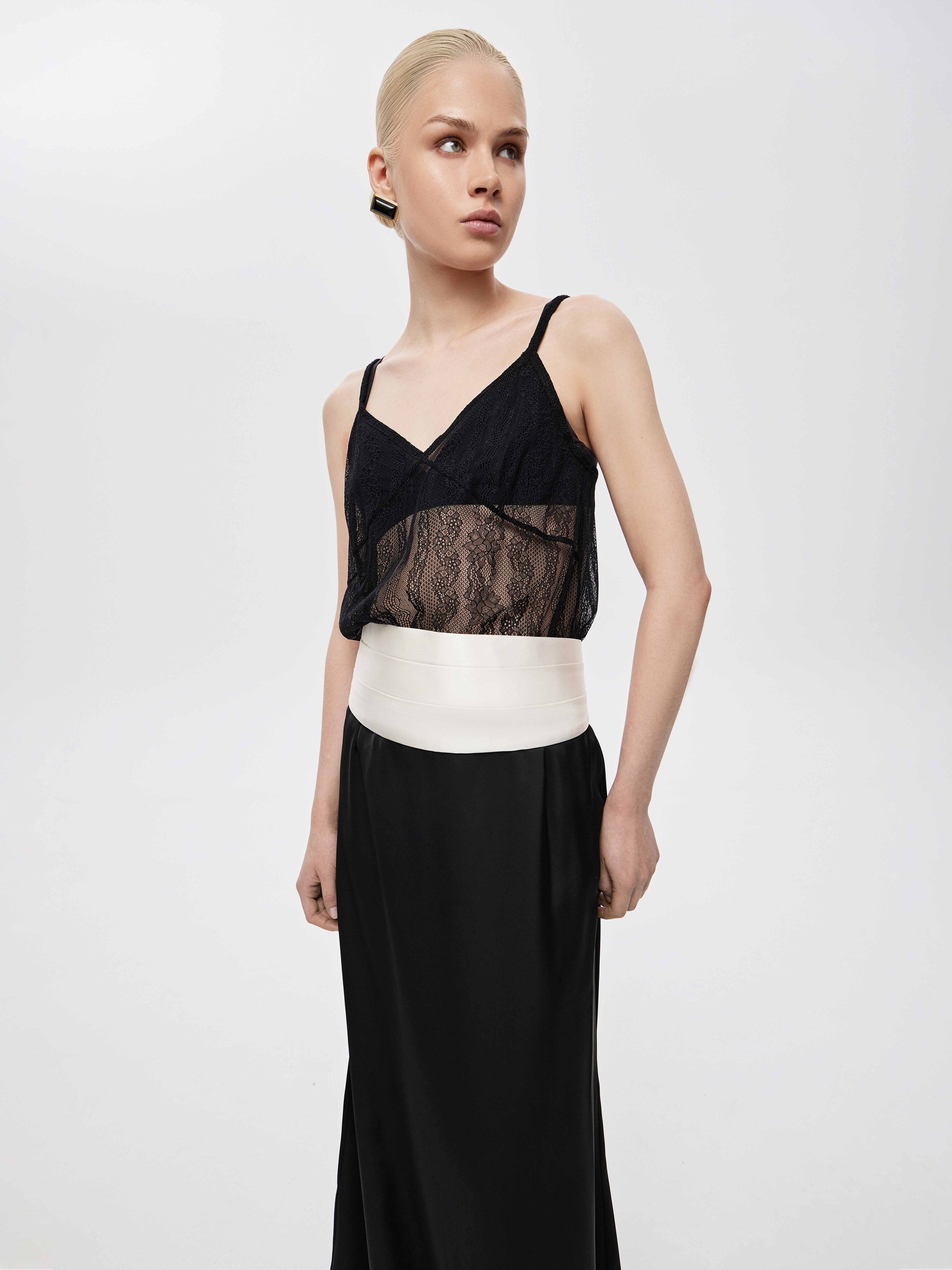 Топ из кружева