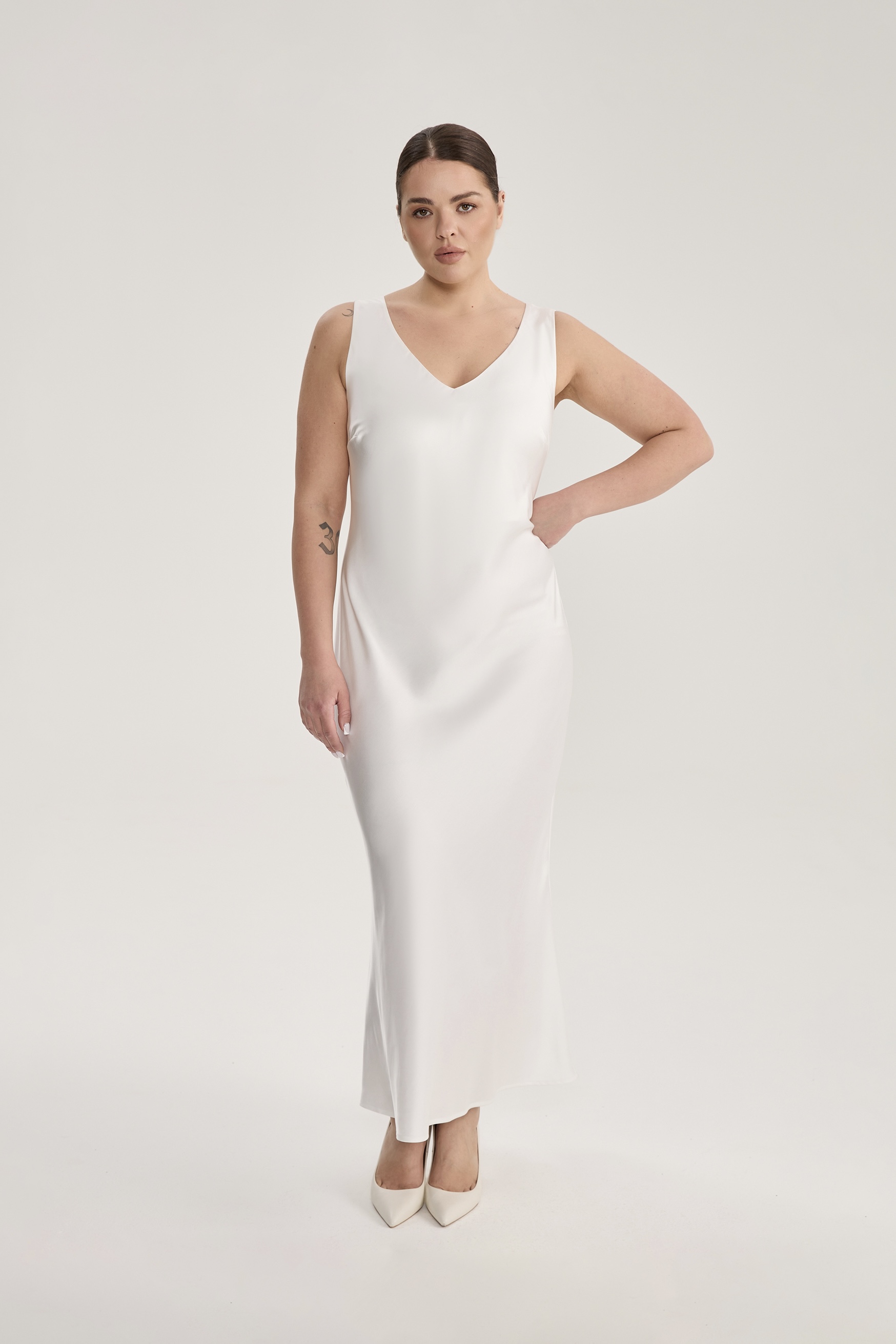 Платье-комбинация на широких бретелях, молочный