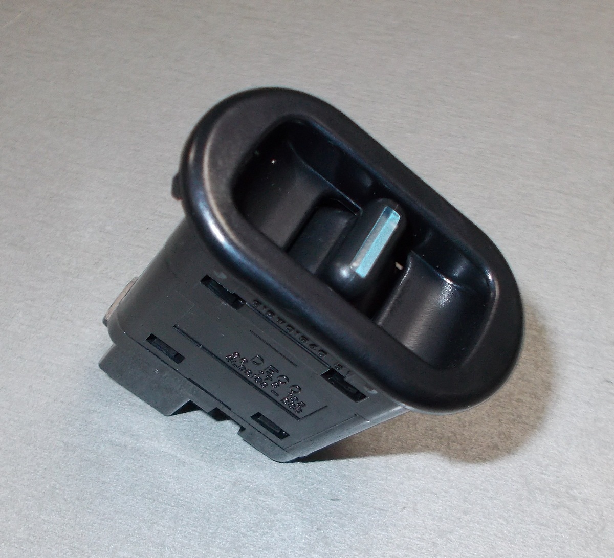 Кнопка задних стеклоподъемников. Кнопка блокировки стеклоподъемников ларгус. Кнопка стеклоподъёмника renault logan 2. Кнопки стеклоподъемников бмв е36. Кнопка задних стеклоподъемников.