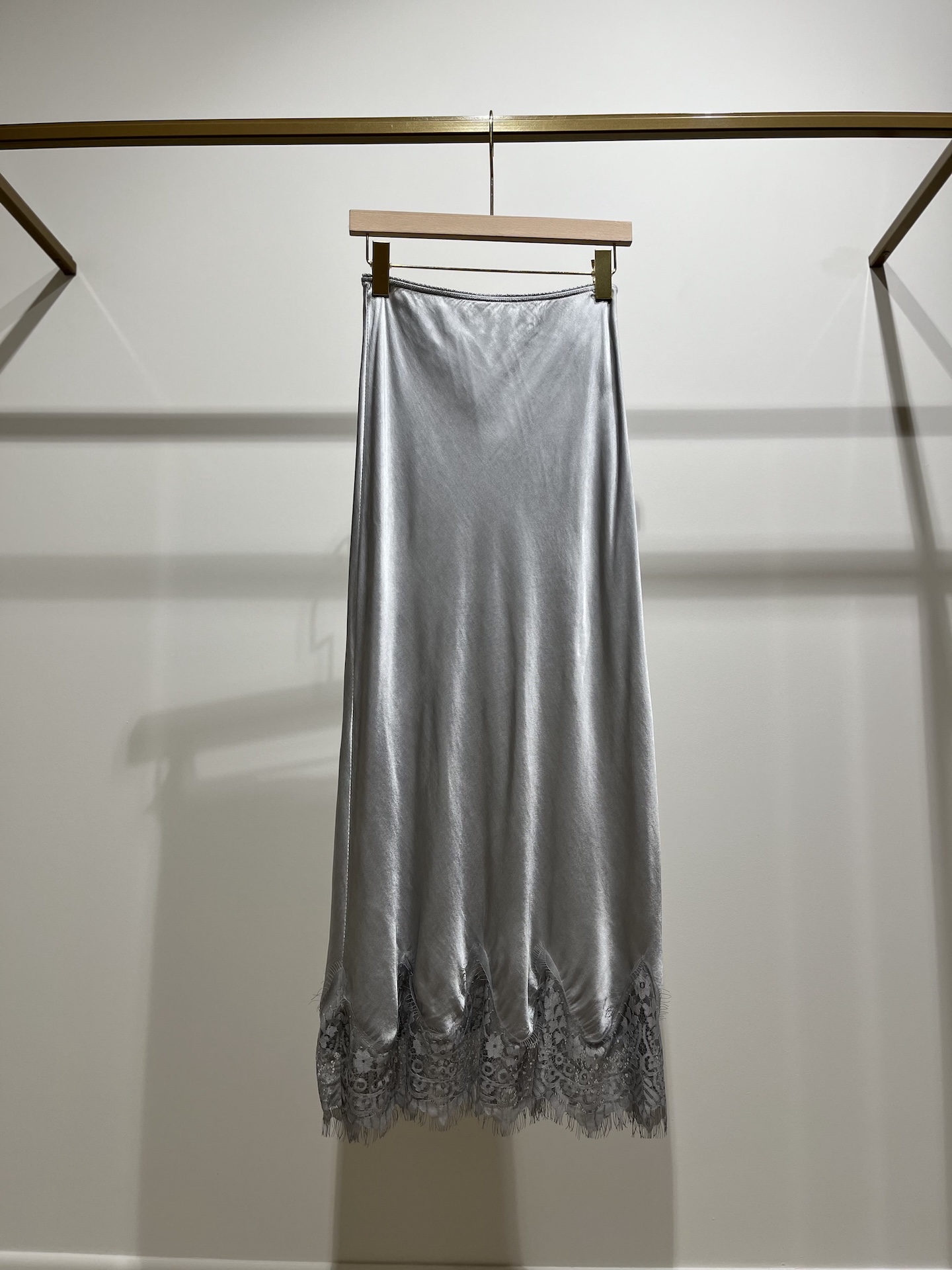 Юбка в бельевом стиле полной длины с кружевом по краю