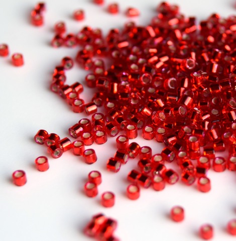 DBM-0602 Бисер цилиндрический Миюки делика 10/0 Красный прозрачный с серебристой линией внутри /Miyuki delica 10/0 Dyed Silver Lined Red
