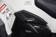 Квадроцикл BRP Can-Am Outlander Y888YY с пультом (Полноприводный, двухместный), лицензионная модель