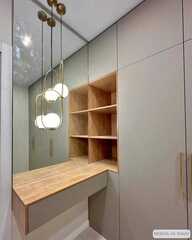 Шкаф с зеркалом и рабочей зоной на заказ