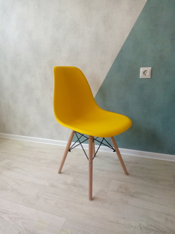 Интерьерный дизайнерский кухонный стул Eames DSW Style Wood, желтый