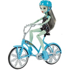 Фрэнки Штейн с велосипедом. Главные герои с аксессуарами