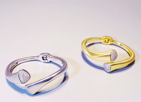 46038 - Стильный жесткий браслет из матированного металла