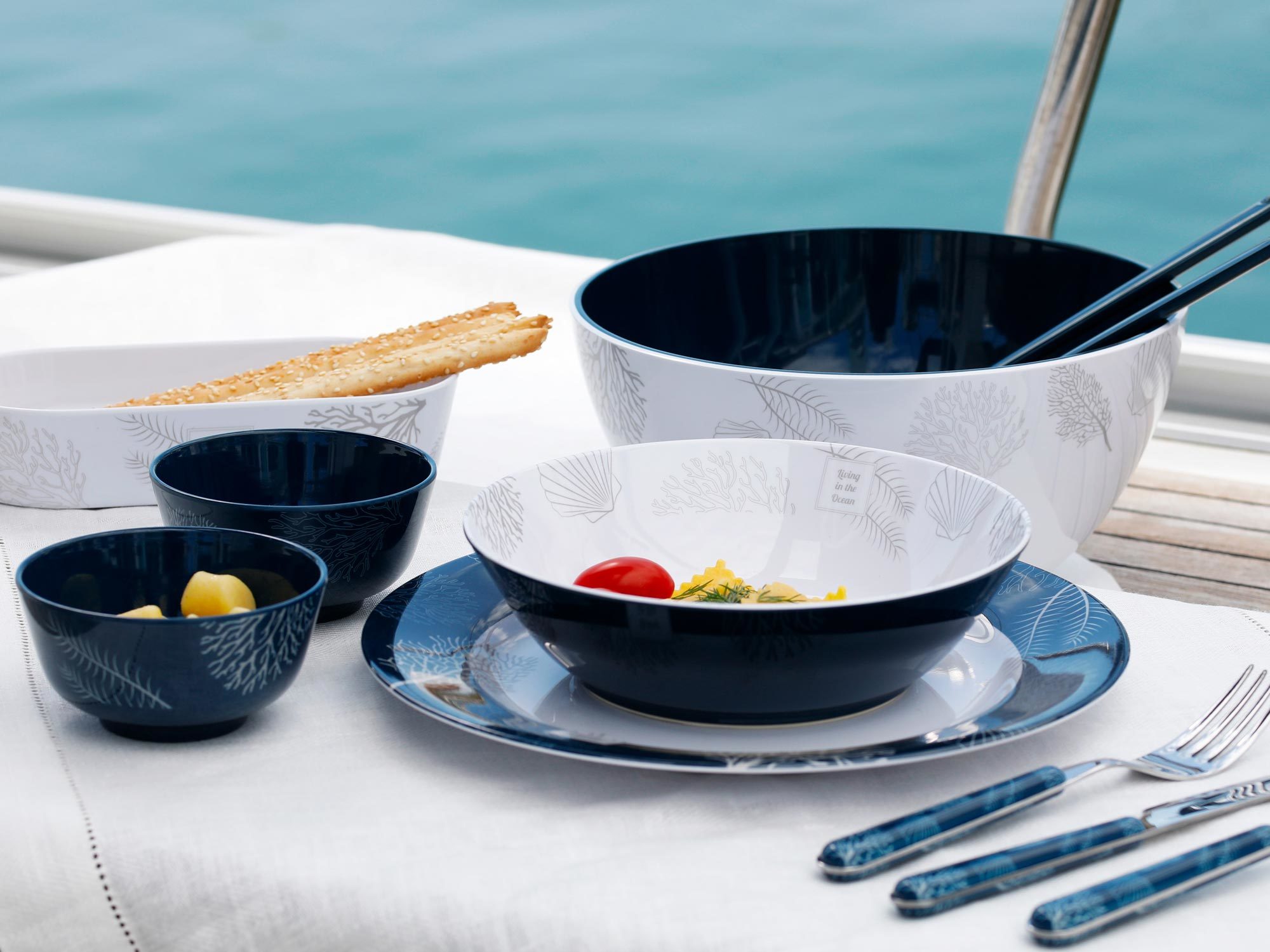 https://static.insales-cdn.com/images/products/1/1923/389957507/Living_2_BoatTableware_MarineBusiness-2.jpg