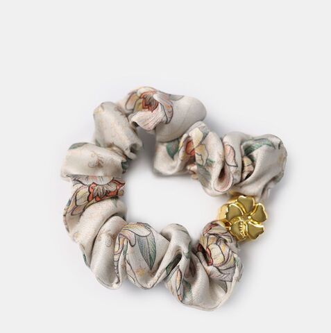 Резинка для волос Mollen Лазоревый цветок жемчужно-белая