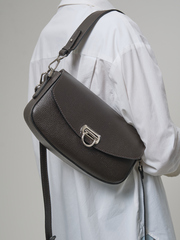 Сумка кожаная на плечо багет темно-коричневая