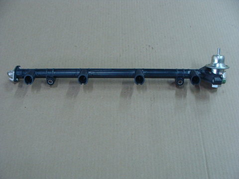 Топливопровод со штуцером и клапаном дв. ЗМЗ 405,409 Е-3/4 (под резьбу)