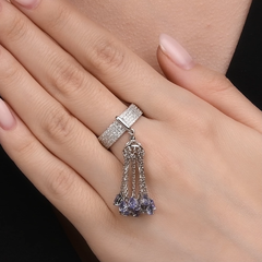 Кольцо с подвеской кисточкой из белого золота 585 пробы с бриллиантами и танзанитами