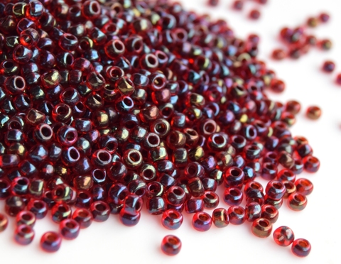 8/0 RR-0367 Garnet Lined Ruby AB