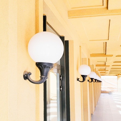 Уличный настенный светильник Fumagalli GLOBE 400 G40.132.000.AYE27