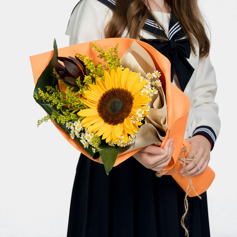Букет танацетумами и подсолнухом