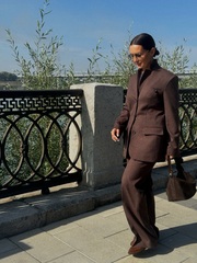 Костюм с жакетом в шоколадном цвете