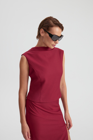 Жилет с открытой спиной