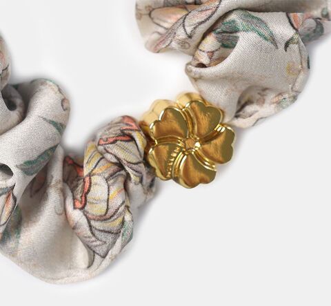 Резинка для волос Mollen Лазоревый цветок жемчужно-белая