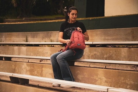 Картинка рюкзак городской Dakine Cosmo 6.5L Full Bloom - 6