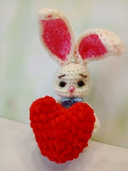 Зайчик с сердцем