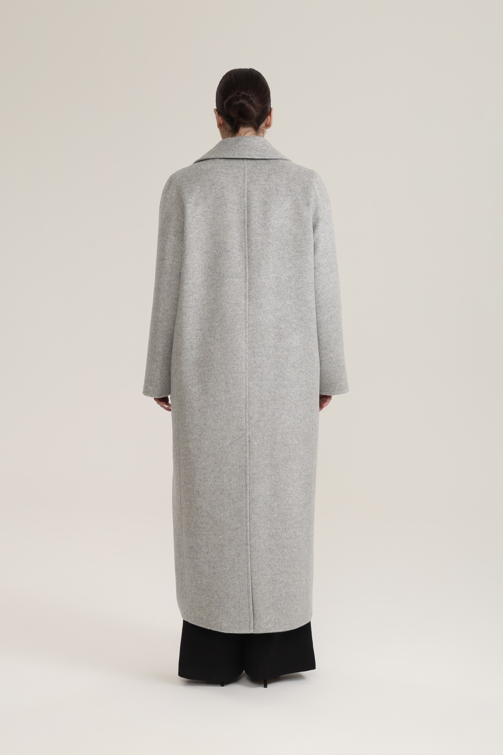 Пальто двубортное с отстрочкой, светло-серый