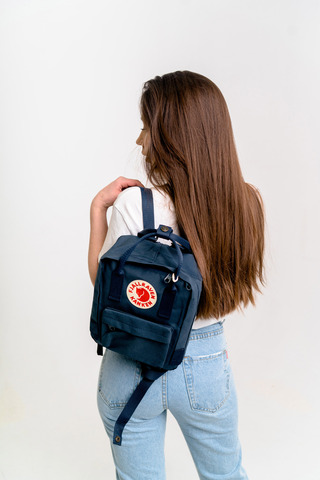 Картинка рюкзак городской Fjallraven Kanken Mini 560 Navy - 2