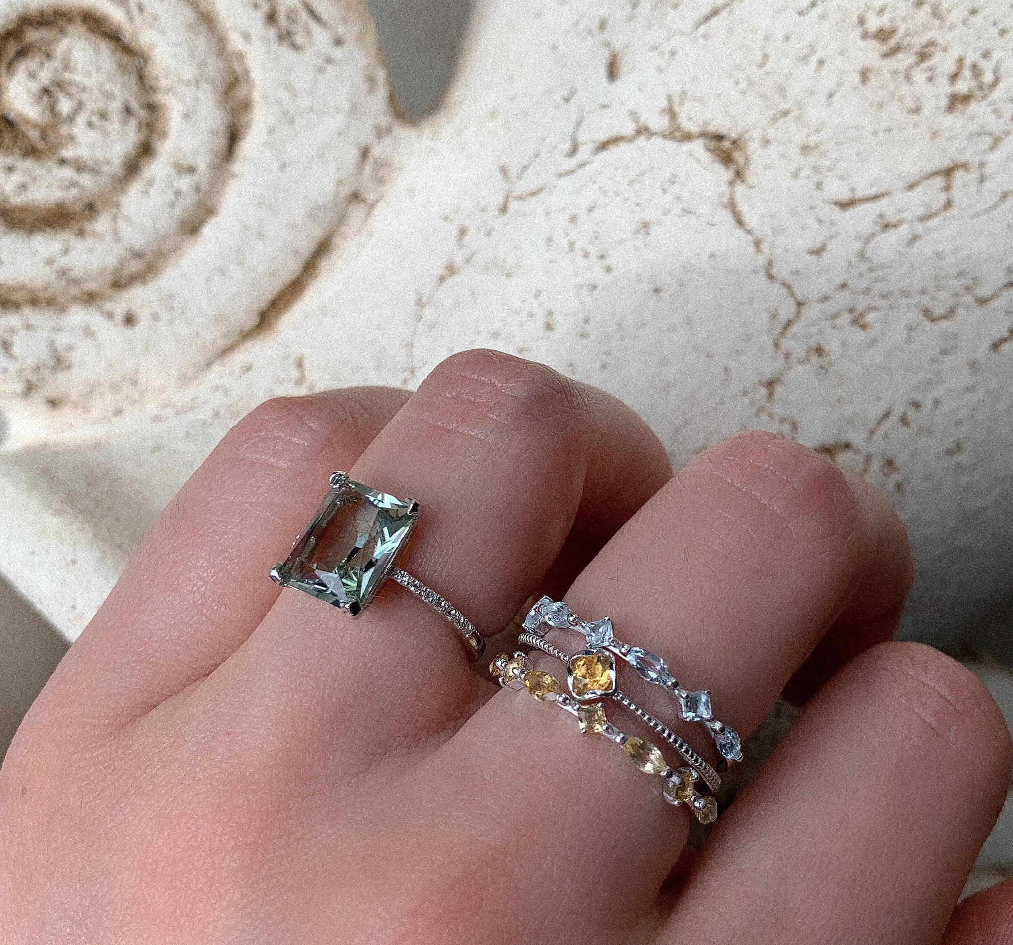 Треснуло обручальное кольцо – верить ли суевериям и что делать с украшением?