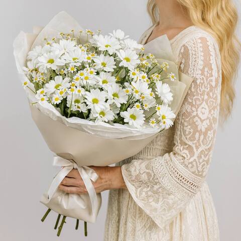 Букет летний с хризантемой и ромашкой