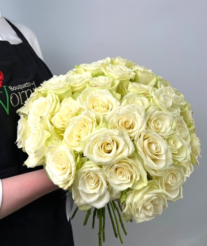 Букет из 45 белых роз