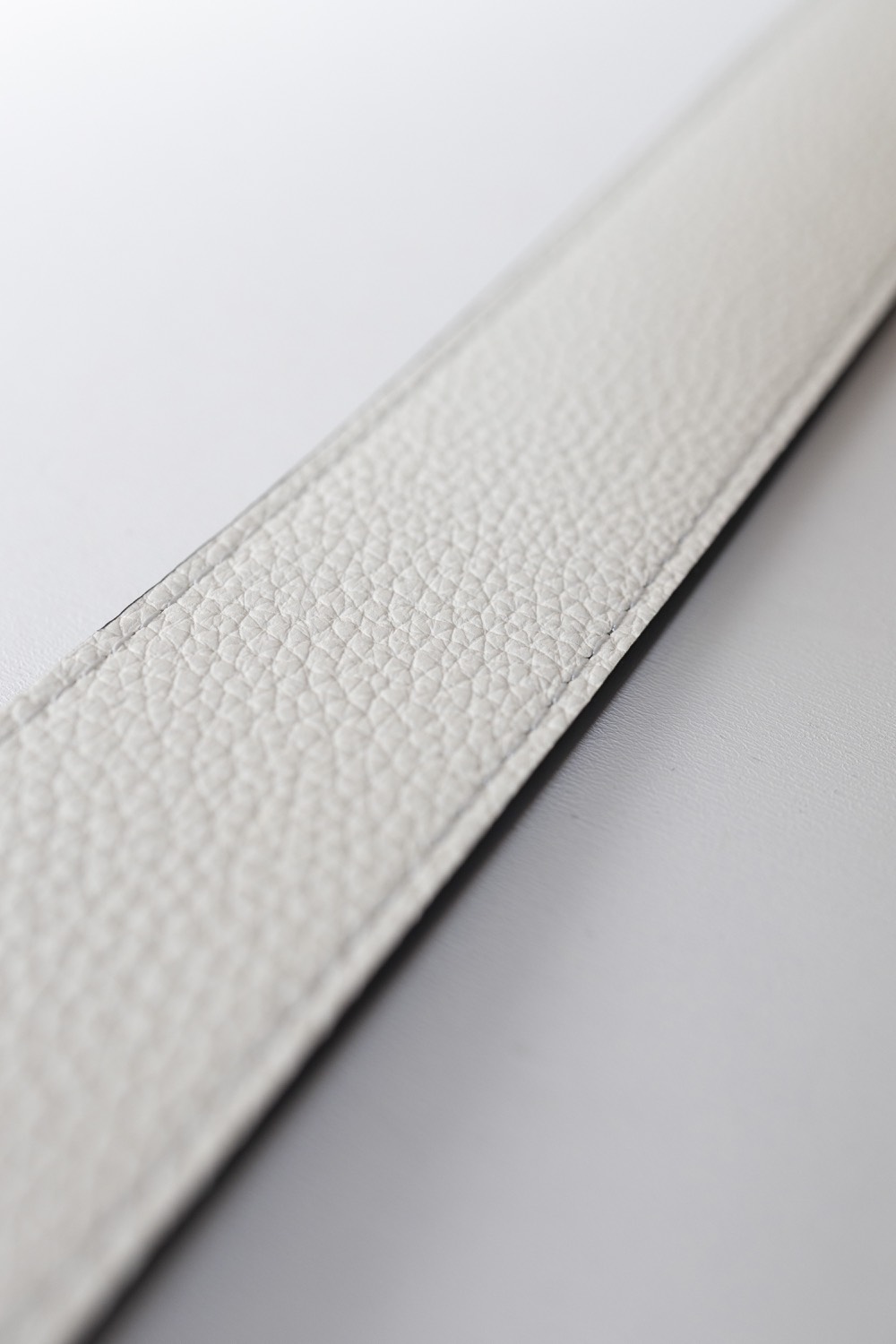 Ремень из фактурной кожи, 35 мм, молочный