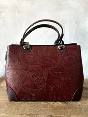Женская форматная сумка из натуральной кожи бордового цвета
