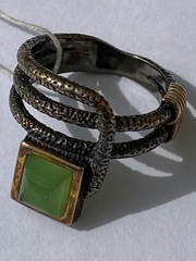 Гуана-нефрит (кольцо  из серебра)