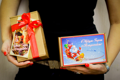 Медовый подарочный новогодний набор в крафт-коробке с принтом