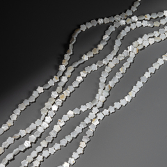 Перламутр речных ракушек, цветочки, 6,5мм, белый