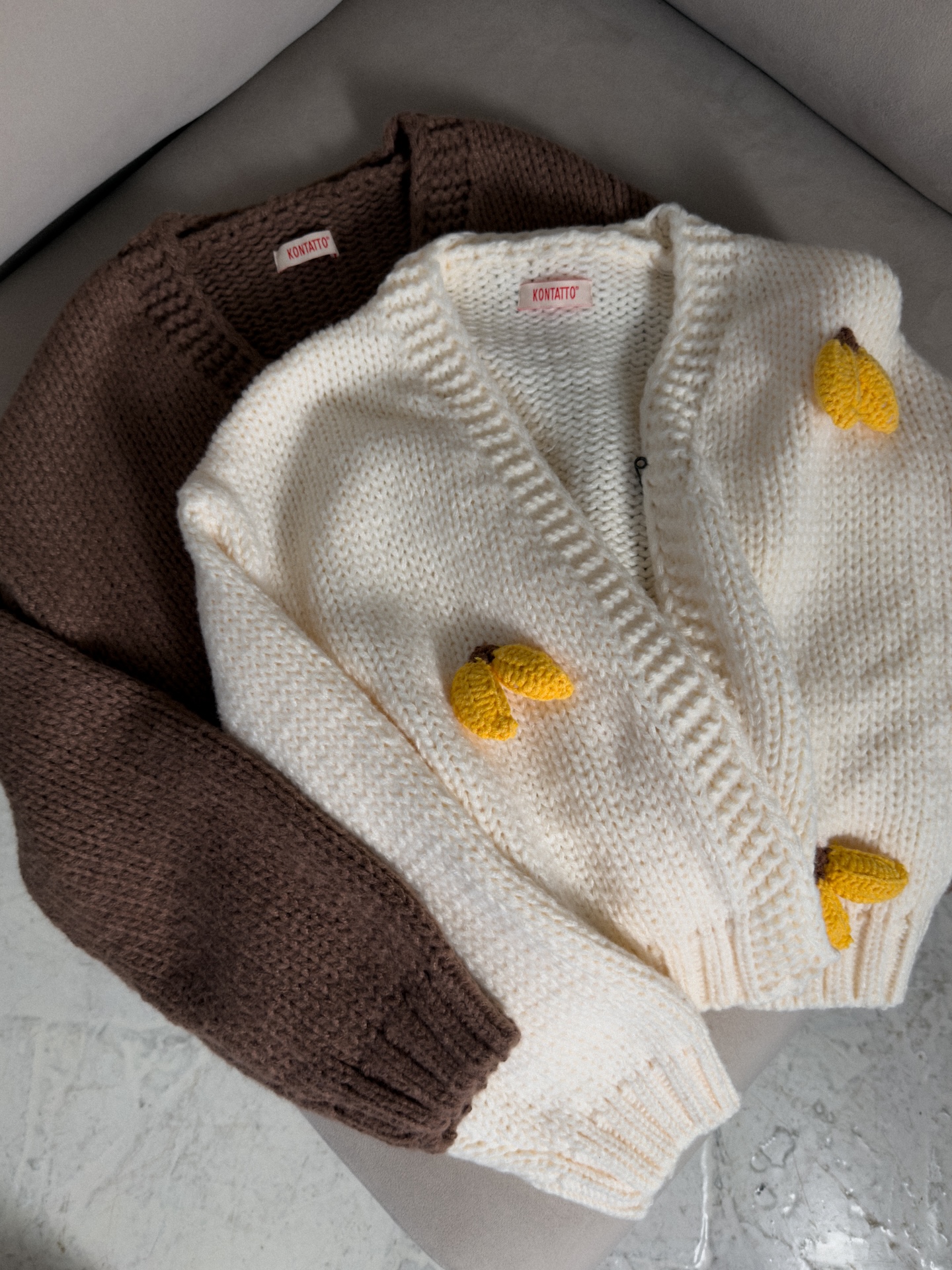 Кардиган объёмной вязки с бананами