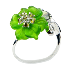 Кольцо с цветком из кварца и фианитами