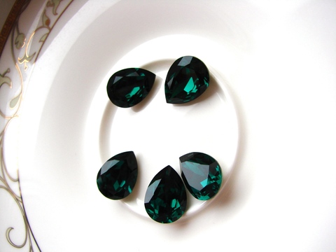 Капли 18*13 мм Emerald