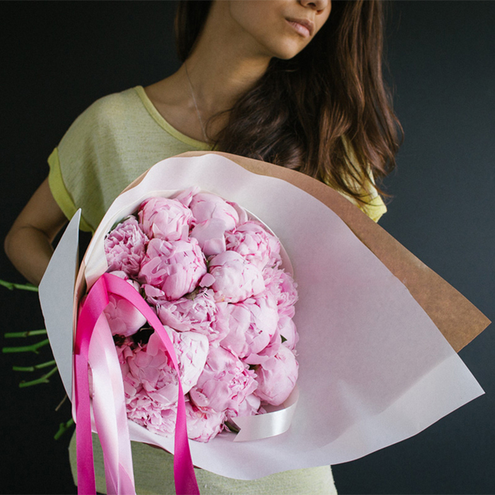 15 Розовых пионов Сара Бернар