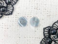 Пуговицы блузочные, d 1,1 см, 2 прокола, светло-серый