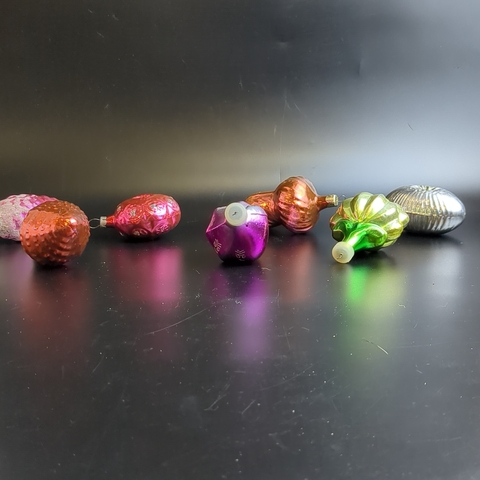 Ёлочные игрушки набор из 7 разных штук, медальоны, шишки и др, стекло, подвесные, винтаж времён СССР 1960-1980 гг. Советские ёлочные игрушки и украшения. Состояние и комплектация на фото.