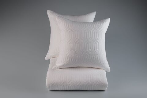 Покрывало 240х260 и 2 декоративные подушки 45х45 Claire Batiste Klee Greg белые