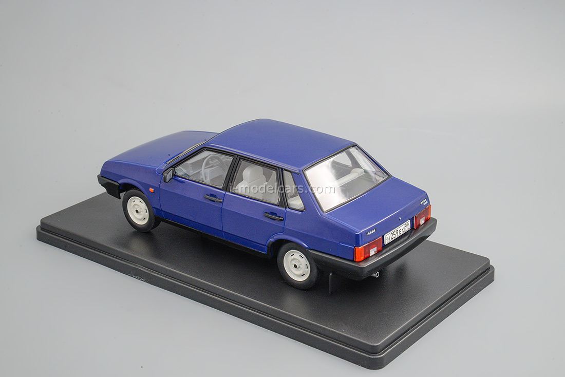 vintage an•an no.41 VAZ-21099-22 Sputnik purple 1:24 Legendary Soviet cars