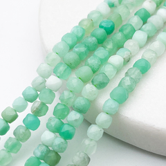 Хризопраз бусины, куб с огранкой, размер около 4-4,1 мм, цена за 23-24 шт (1/4 нити