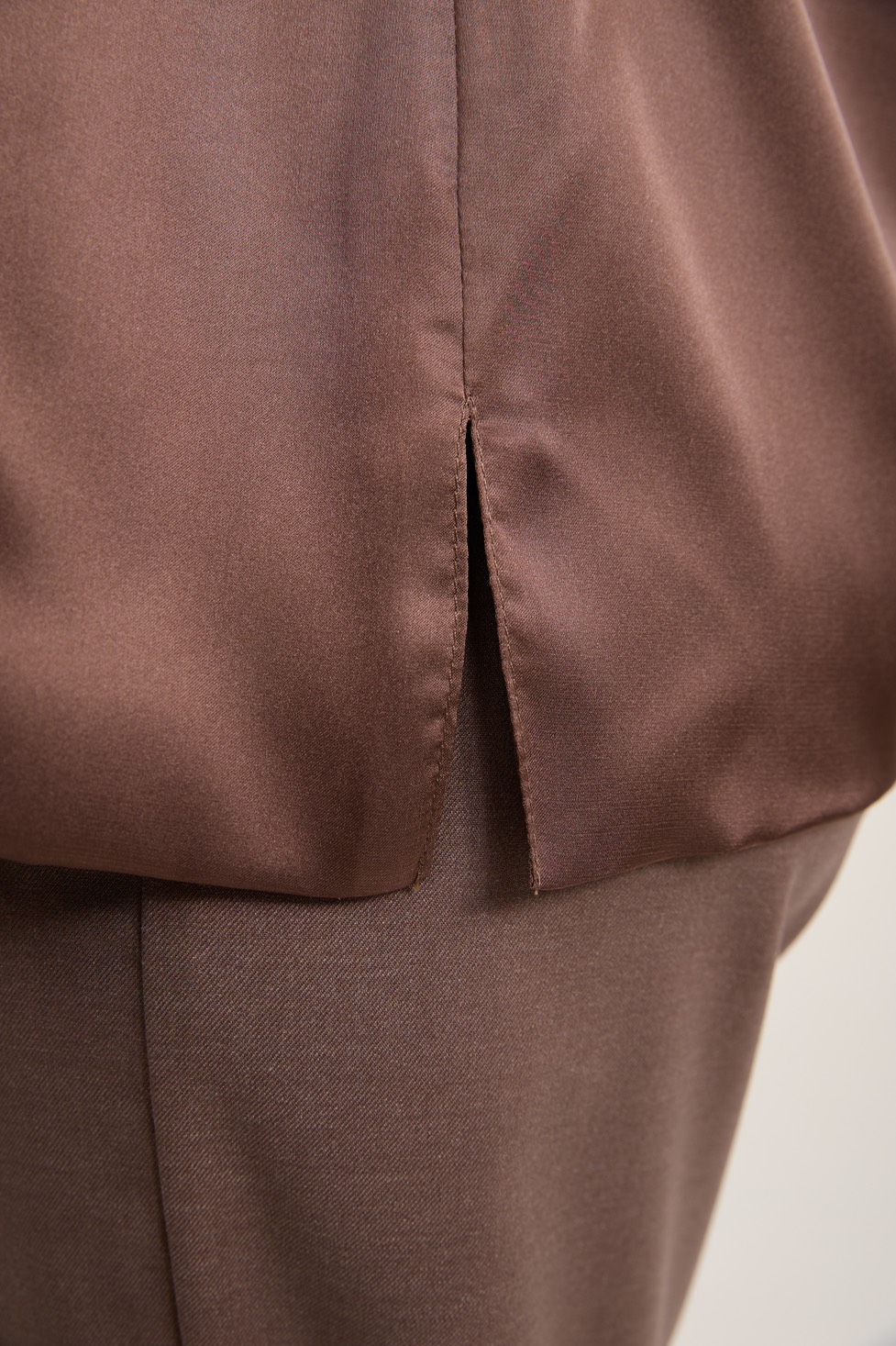 Топ двухслойный на широких бретелях, мокко