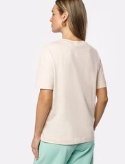 Футболка из фактурного полотна с авторским принтом  D49.071 (118026)