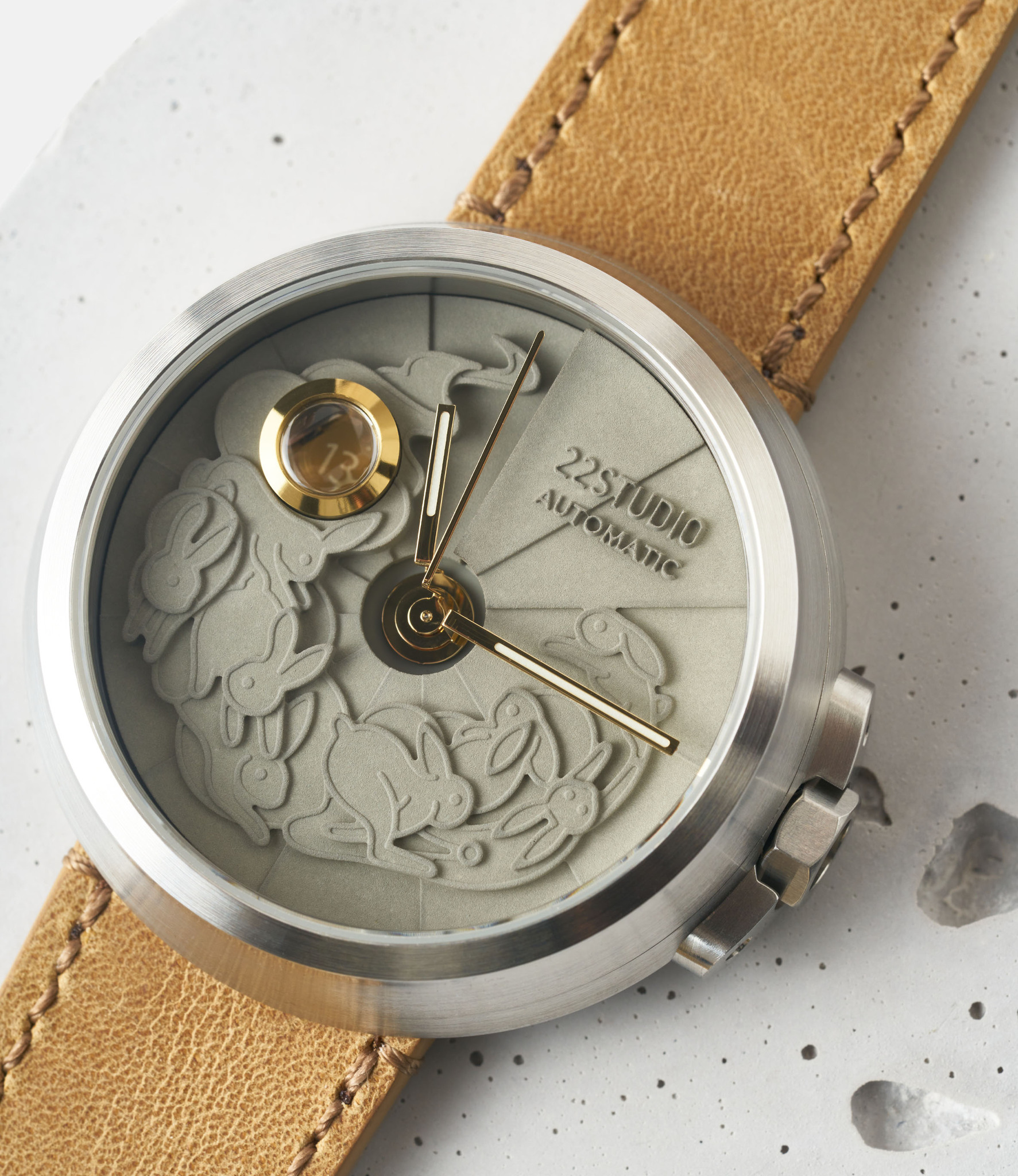 22 Studio Limited Rabbit Edition Silver — часы с циферблатом из бетона (45 мм)