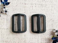 Пряжка двухщелевая усиленная РОМ пластик 3,2 см, 7,1 гр, чёрный