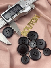 Пуговицы черные матовые на прокол с высоким бортиком